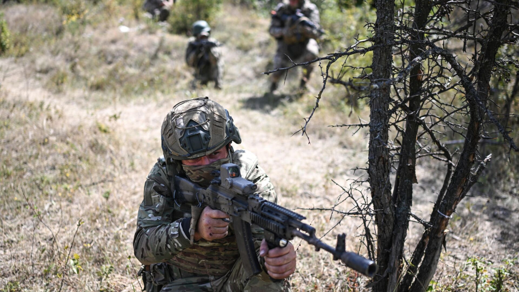 МО: военнослужащие группировки «Юг» создали образец плаща для защиты от осколков